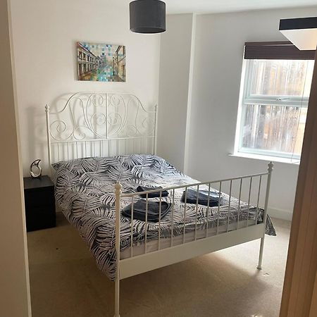 Entire Town Centre 2 Bedroom Apartment Very Close To Beach Bournemouth Kültér fotó