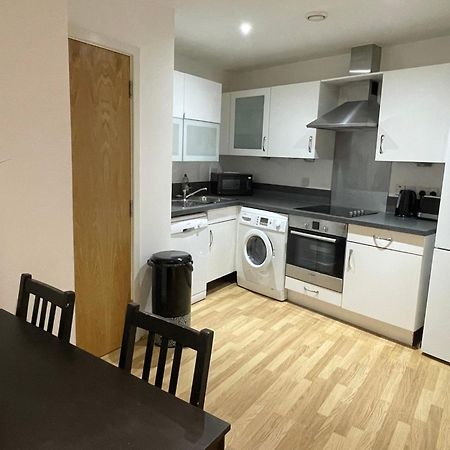 Entire Town Centre 2 Bedroom Apartment Very Close To Beach Bournemouth Kültér fotó