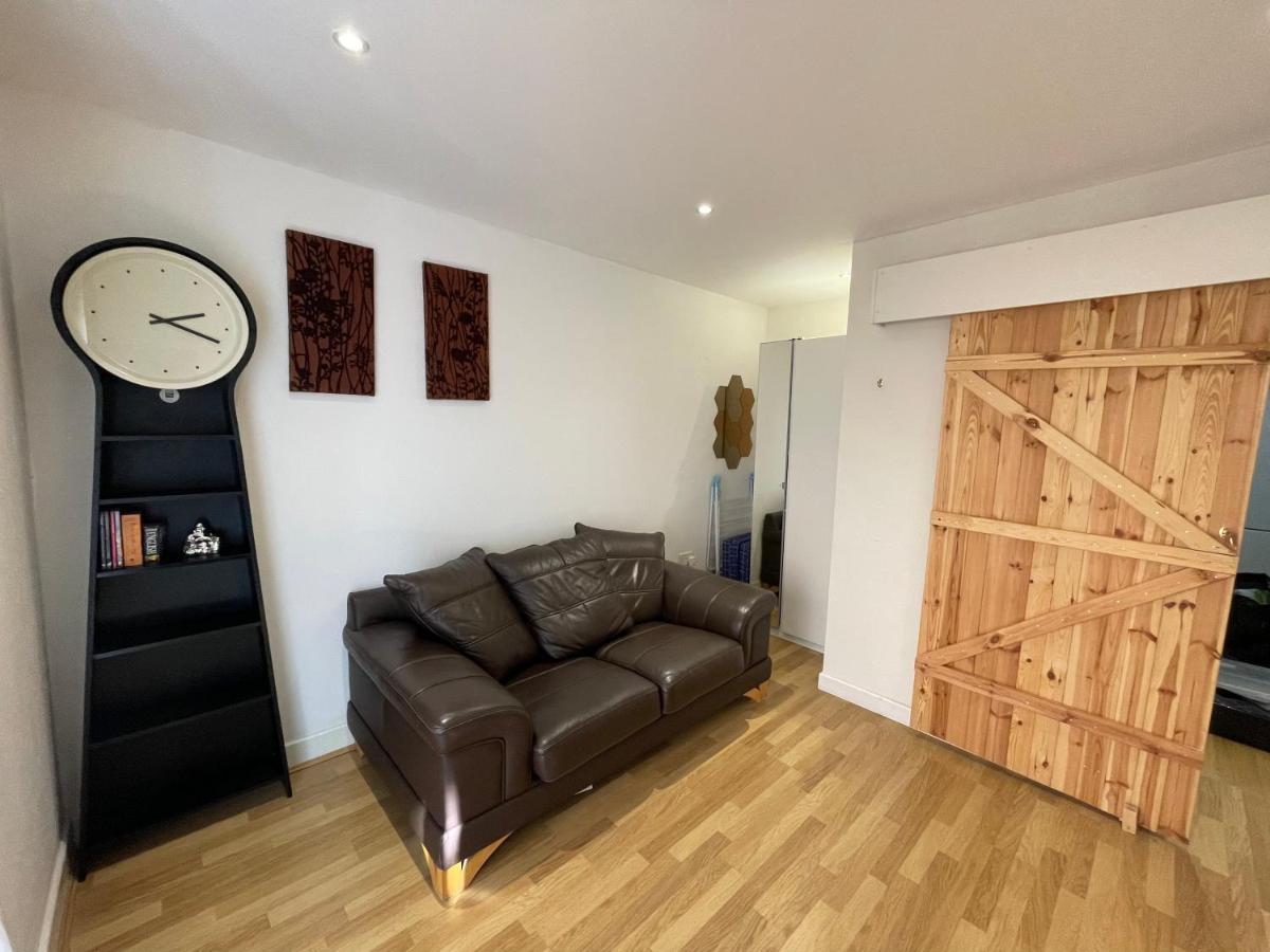Entire Town Centre 2 Bedroom Apartment Very Close To Beach Bournemouth Kültér fotó