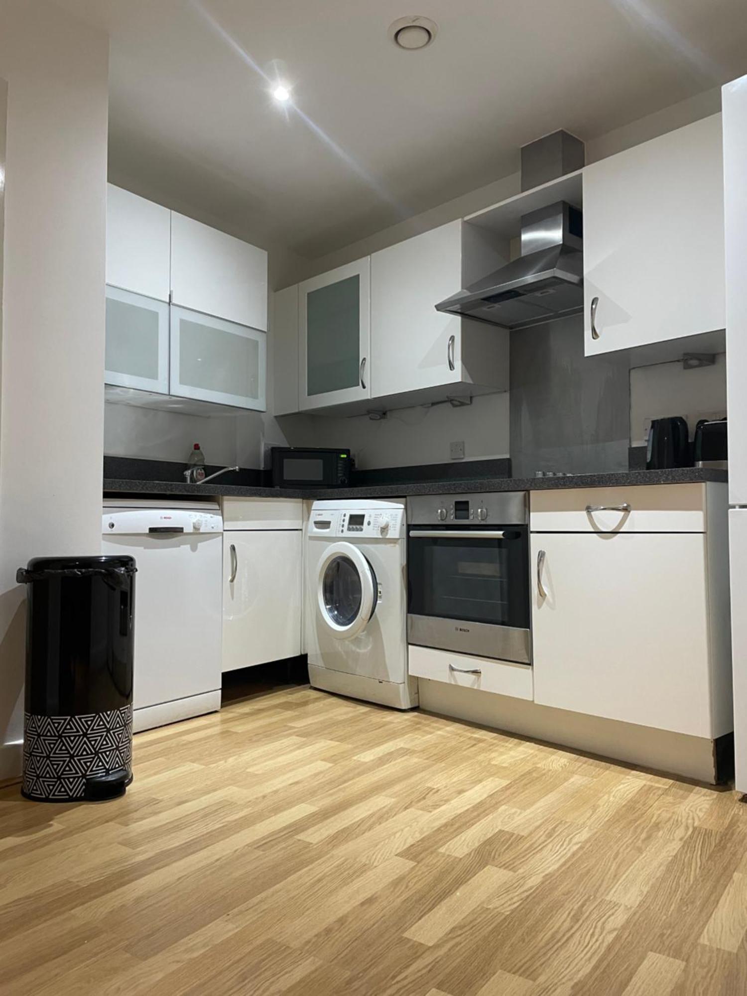 Entire Town Centre 2 Bedroom Apartment Very Close To Beach Bournemouth Kültér fotó